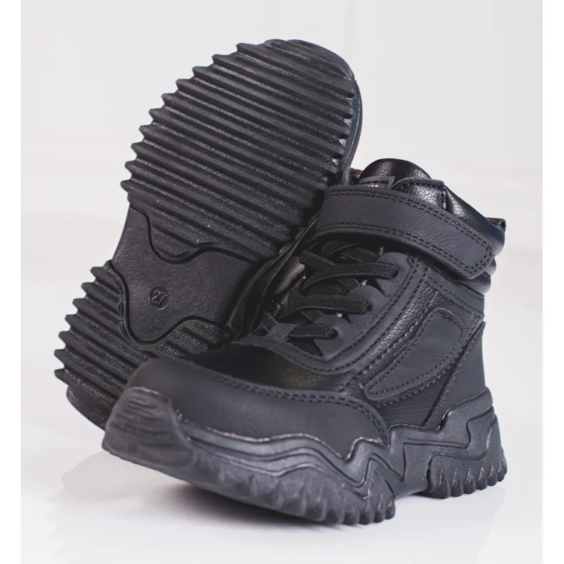 Black insulated boys boots