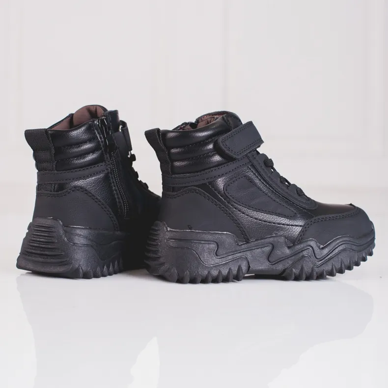 Black insulated boys boots