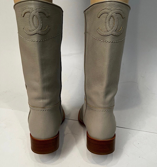 Chanel 13C 2013 Cruise Grey Leather Western Boots Large CC Logo EU 40.5 US 9.5