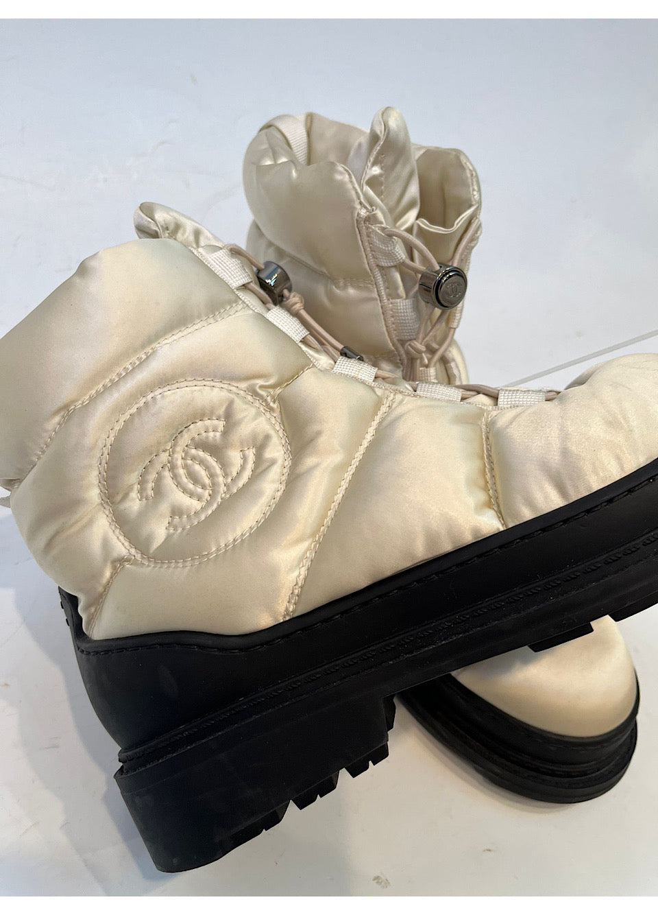 Chanel 2018 18A Winter White Nylon Down Shearling Lined Snow Winter Boots EU 38