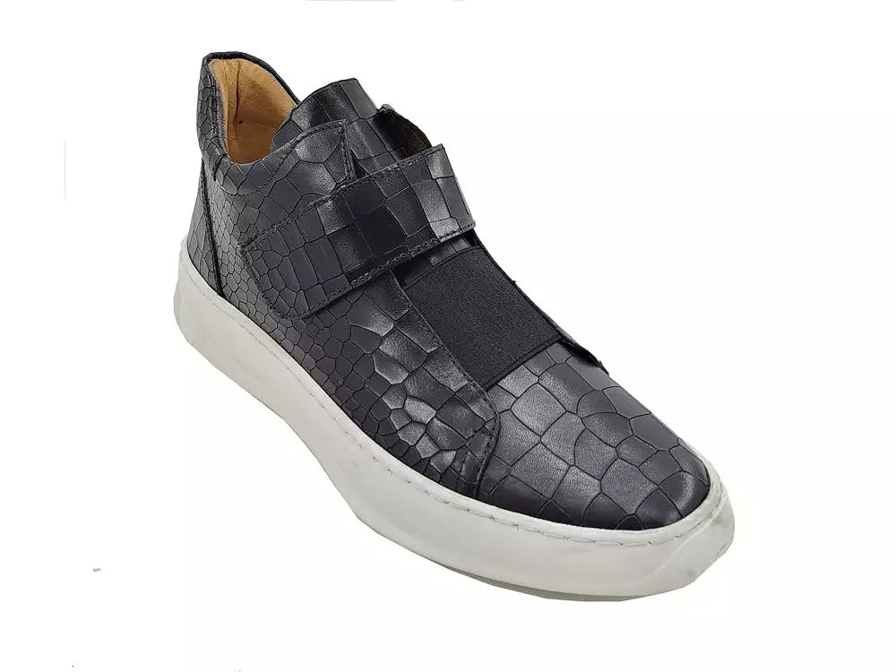 Embossed Fashion Mid-top Sneaker