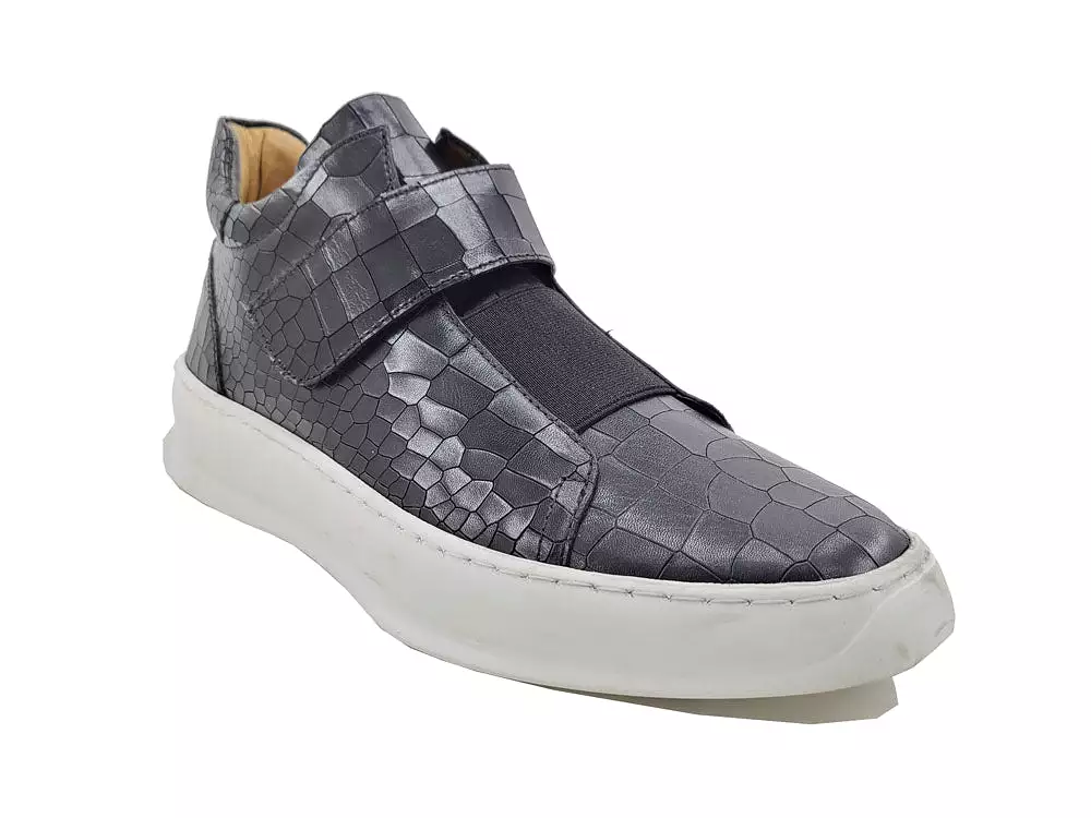 Embossed Fashion Mid-top Sneaker